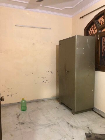 Room in 2.5 BHK Builder Floor at Satyam Plaza, Sector 15 – for Rent