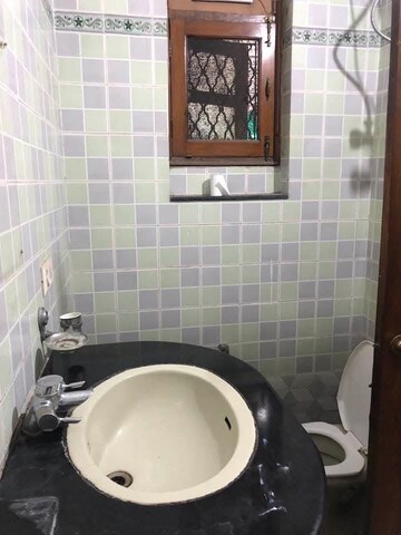 Bathroom in 2.5 BHK Builder Floor at Satyam Plaza, Sector 15 – for Rent