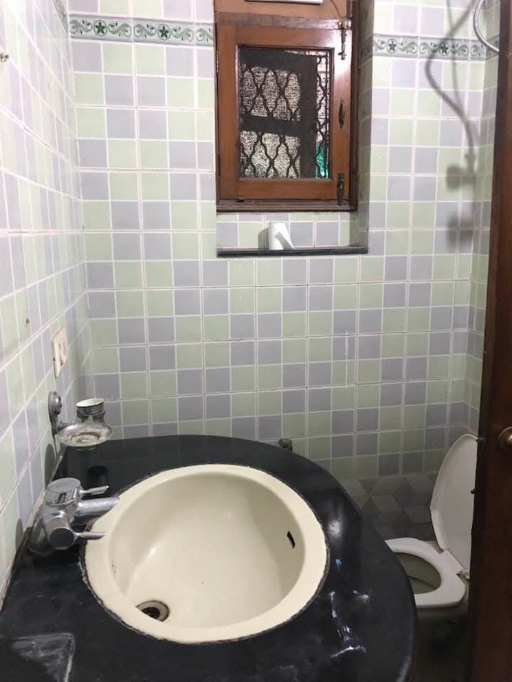 Bathroom, satyam-plaza 2.5 Bedroom 1450 Sq.Ft. Builder Floor In Sector 15 Gurgaon 8920455