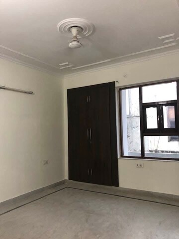 Room in 3 BHK Builder Floor at Satyam Plaza, Sector 15 – for Rent