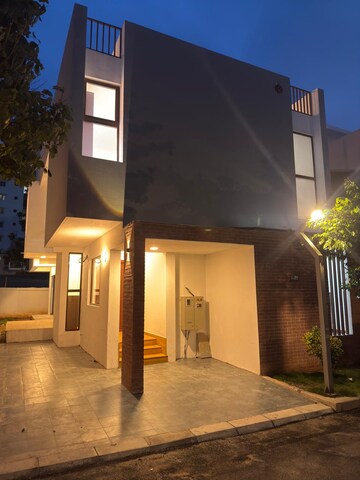Room in 4 BHK Apartment at Natura Atavi, Sarjapur Road – for Rent