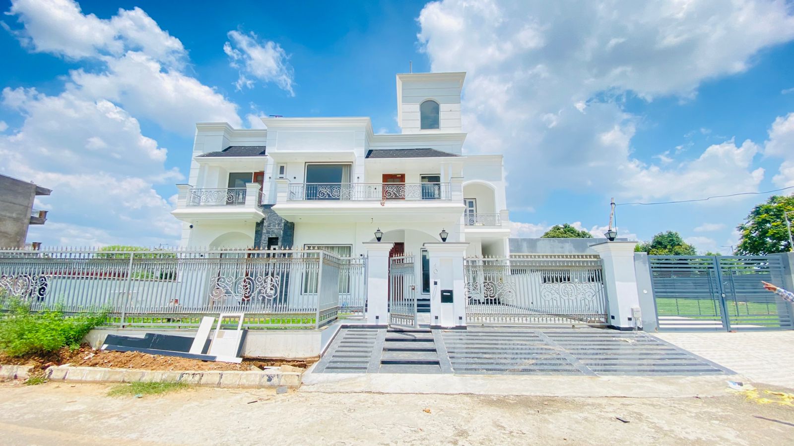 5 BHK + Pooja Room,Servant Room,Study Room,Extra Room 6000 Sq.Ft. Independent House in GMADA Eco City