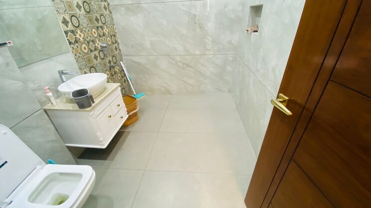Bathroom, gmada-eco-city 5 Bedroom 6000 Sq.Ft. Independent House In North Mullanpur Chandigarh 8920493