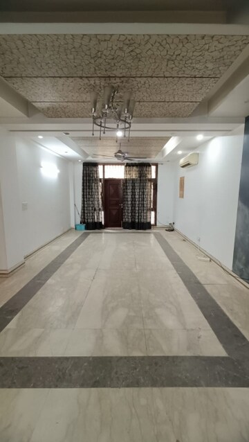 Room in 2 BHK Builder Floor at Milestone 32nd Avenue, Sector 15 – for Rent