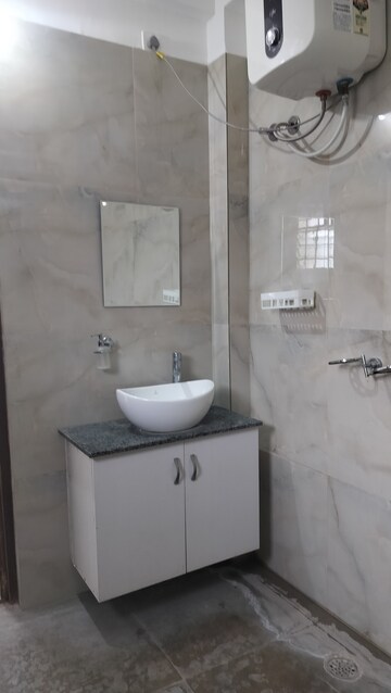 Bathroom in 3 BHK Apartment at Banjara Hills – for Rent