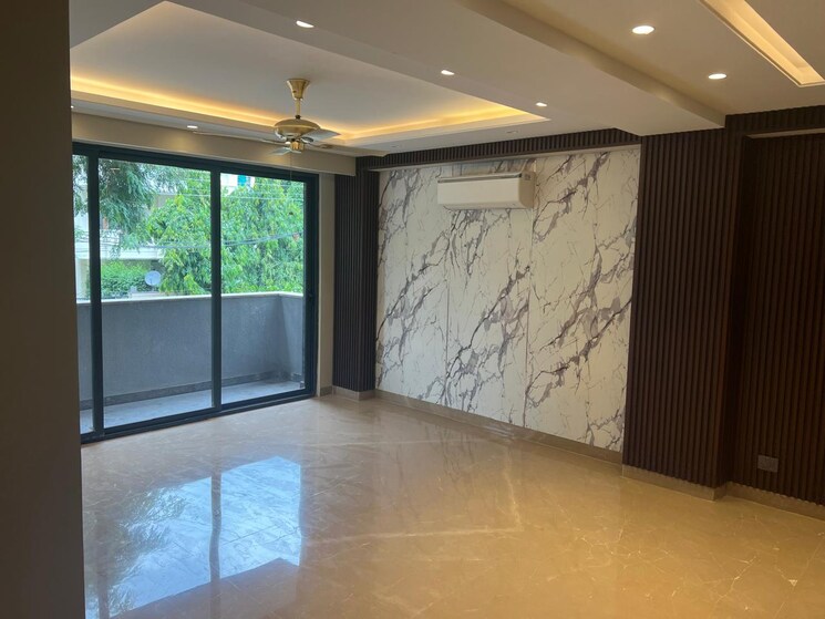 Room, dlf phase ii 3 Bedroom 215 Sq.Yd. Builder Floor In Dlf Phase ii Gurgaon 8920515
