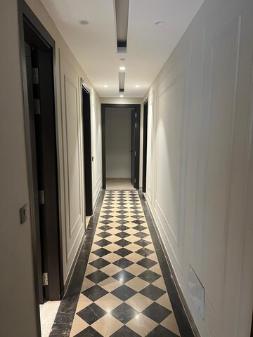 Building Lobby in 3 BHK Builder Floor at Dlf Phase ii – for Rent
