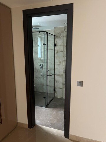 Building Lobby in 3 BHK Builder Floor at Dlf Phase ii – for Rent