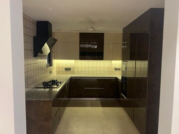 Kitchen in 3 BHK Builder Floor at Dlf Phase ii – for Rent