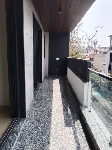 Kitchen in 3 BHK Builder Floor at Dlf Phase ii – for Rent
