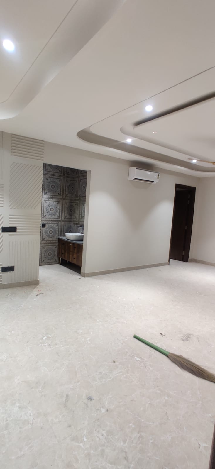 3.5 BHK + Servant Room Builder Floor For Rent in DLF Phase II