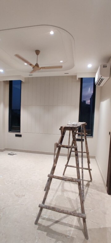 Staircase in 3.5 BHK Builder Floor at Dlf Phase ii – for Rent