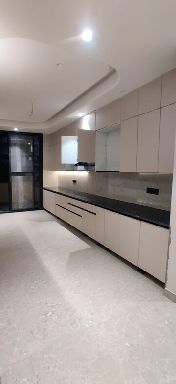 Kitchen in 3.5 BHK Builder Floor at Dlf Phase ii – for Rent