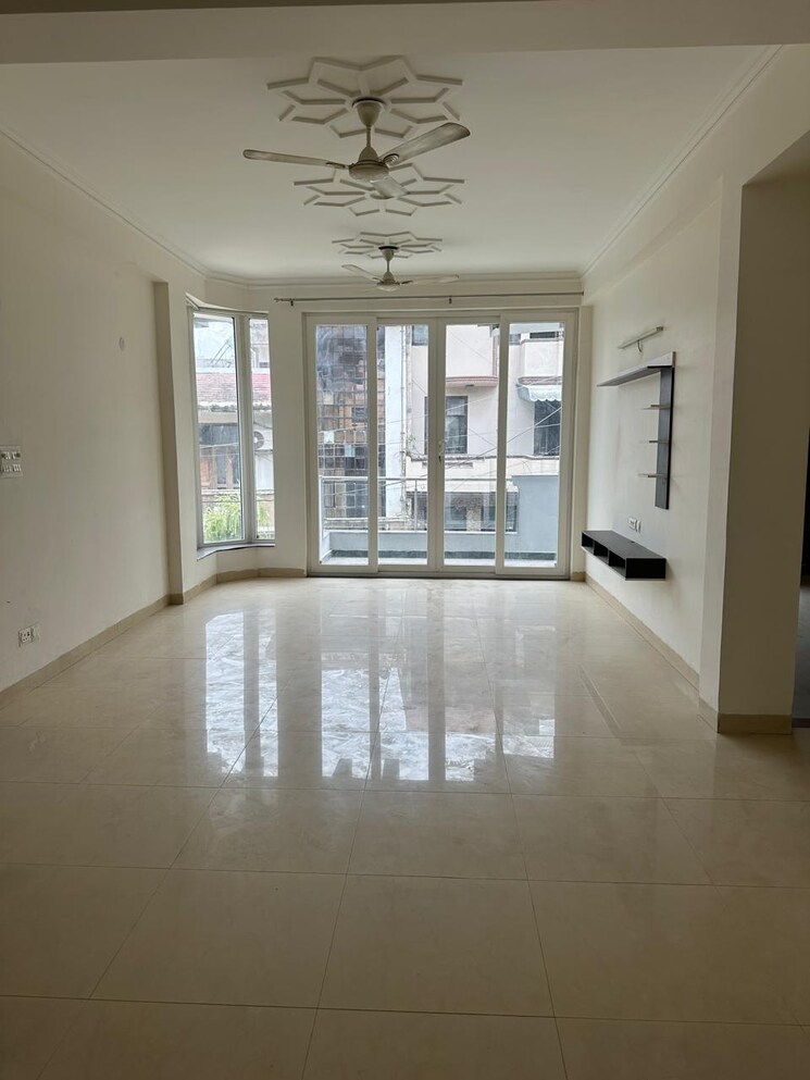 Room, sector 41 3 Bedroom 180 Sq.Yd. Villa In Sector 41 Noida 8920592