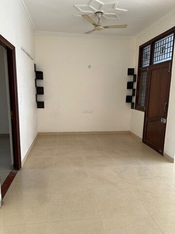 Room in 3 BHK Villa at Sector 41 – for Rent