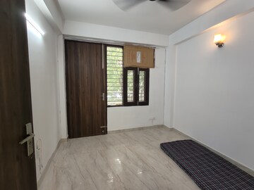 Bedroom in 2 BHK Builder Floor at Sector 46 – for Rent