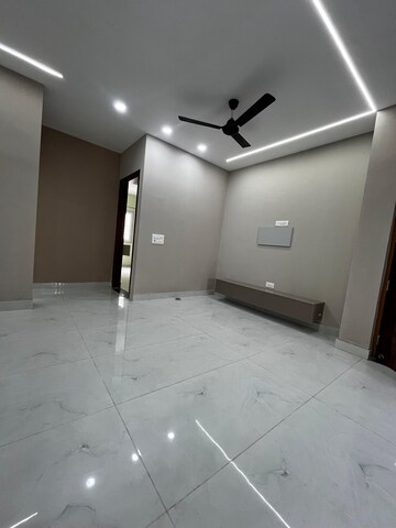 Room in 4 BHK Villa at Eros Rosewood City, Sector 49 – for Rent