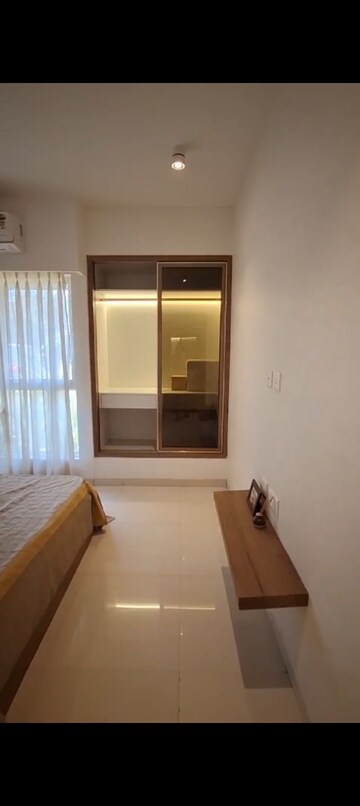 Room in 3 BHK Apartment at Sheth Montana, Mulund West – for Sale