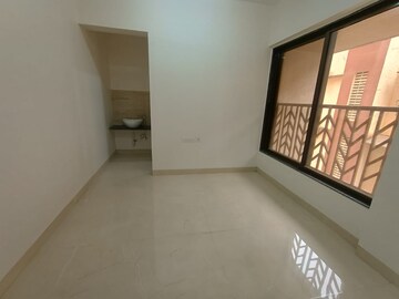 Room in 2 BHK Apartment at Rite Skyluxe, Chembur – for Rent