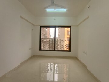 Room in 2 BHK Apartment at Rite Skyluxe, Chembur – for Rent