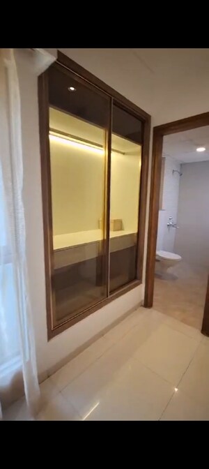 Room in 3 BHK Apartment at Sheth Montana, Mulund West – for Sale