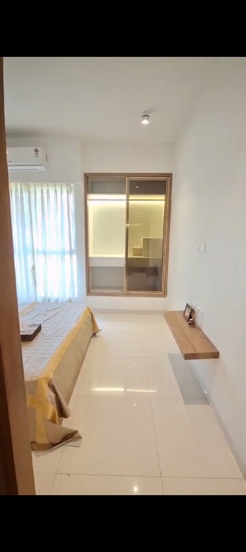 Room in 3 BHK Apartment at Sheth Montana, Mulund West – for Sale