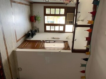 Master Bedroom in 3 BHK Builder Floor at Safdarjung Enclave – for Rent