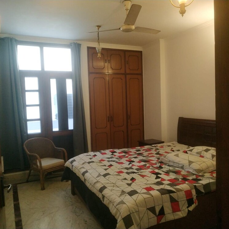 Bedroom, safdarjung enclave 3 Bedroom 200 Sq.Yd. Builder Floor In Safdarjung Enclave Delhi 8920678