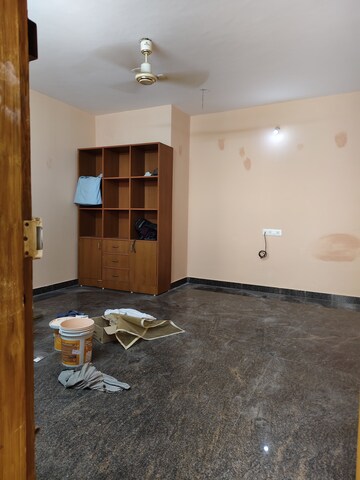 Room in 1 BHK Builder Floor at Halasuru – for Rent