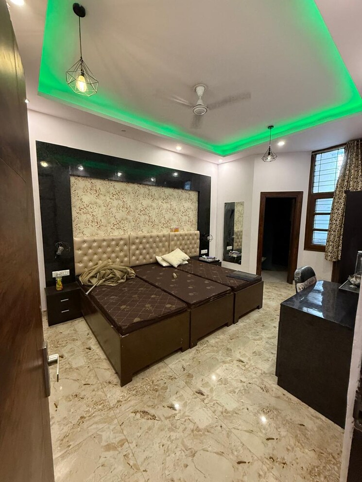 Bedroom, greater kailash i 3 Bedroom 200 Sq.Yd. Builder Floor In Greater Kailash I Delhi 8920708