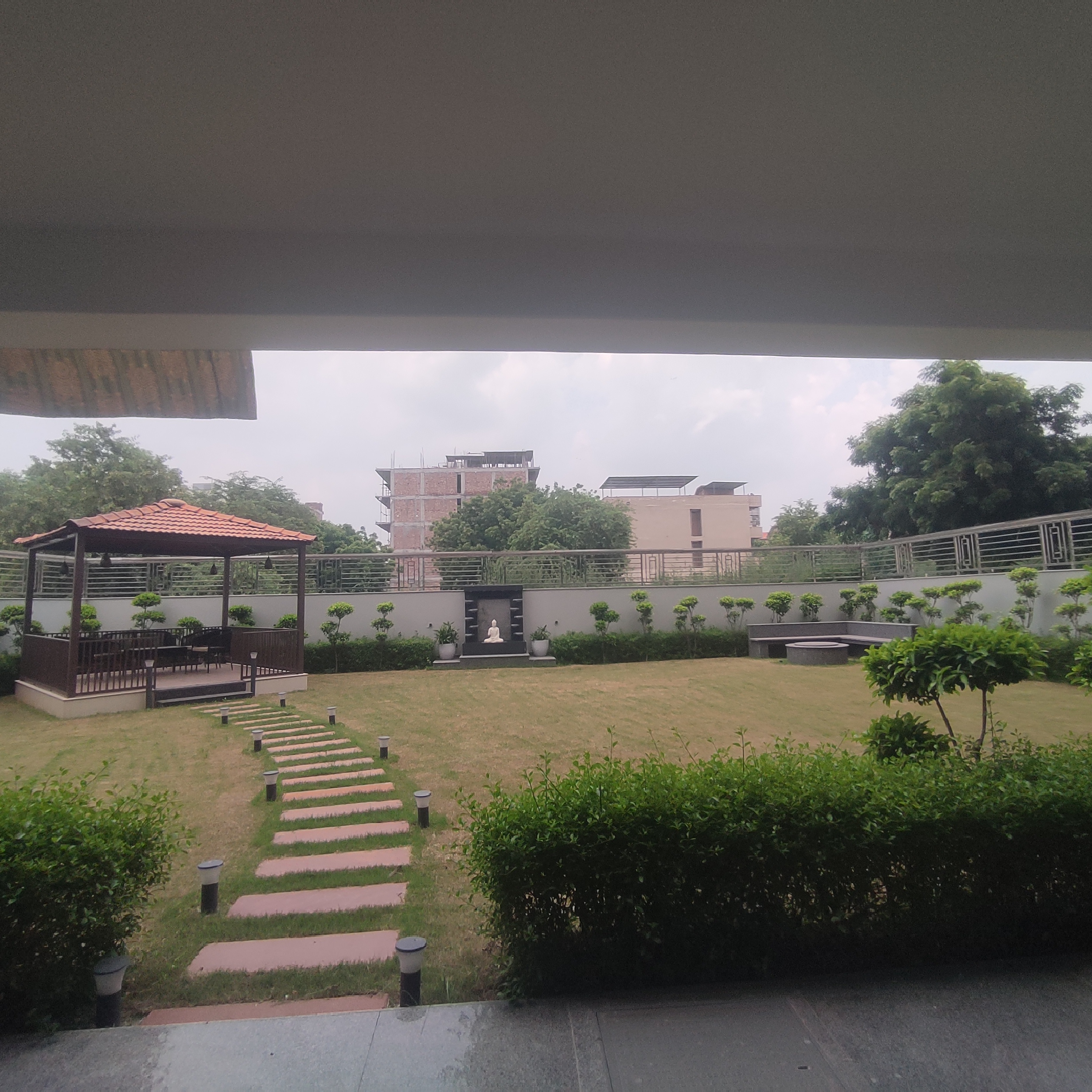 5 BHK + Pooja Room,Servant Room,Study Room,Extra Room Builder Floor For Rent in Unitech South City II