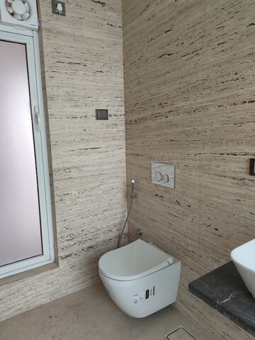 Attached Bathroom in 2.5 BHK Apartment at Marathon Monte South, Byculla West – for Rent