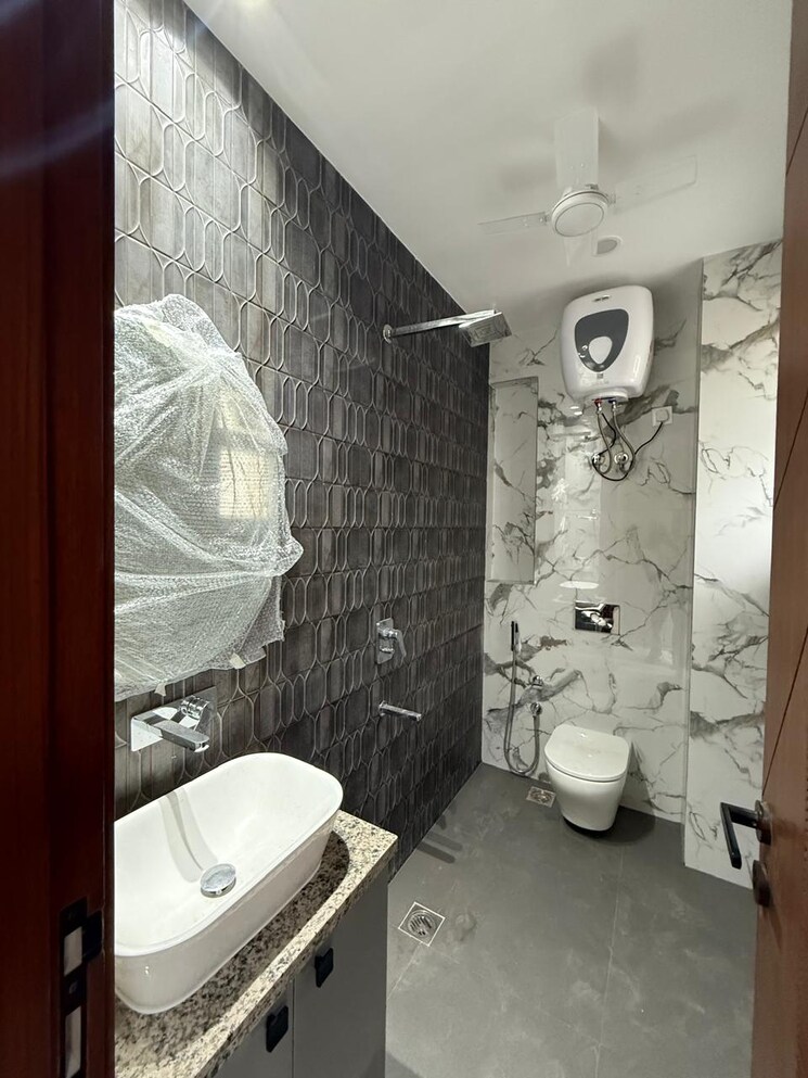 Bathroom, kalkaji 2 Bedroom 100 Sq.Yd. Builder Floor In Kalkaji Delhi 8920720