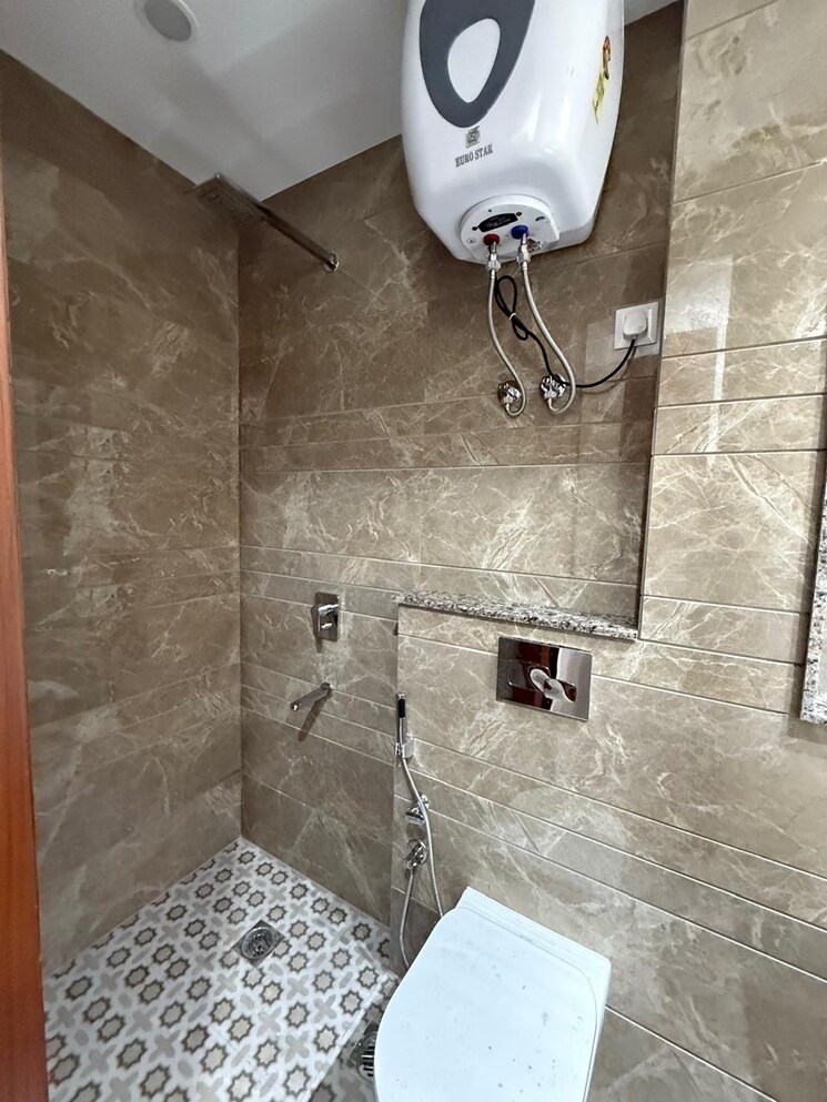 Bathroom, kalkaji 2 Bedroom 100 Sq.Yd. Builder Floor In Kalkaji Delhi 8920720