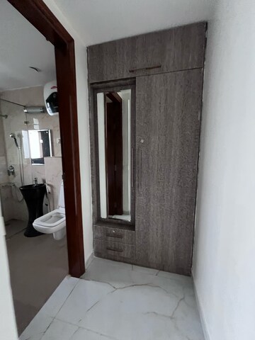 Building Lobby in 5 BHK Builder Floor at Sector 27 – for Rent