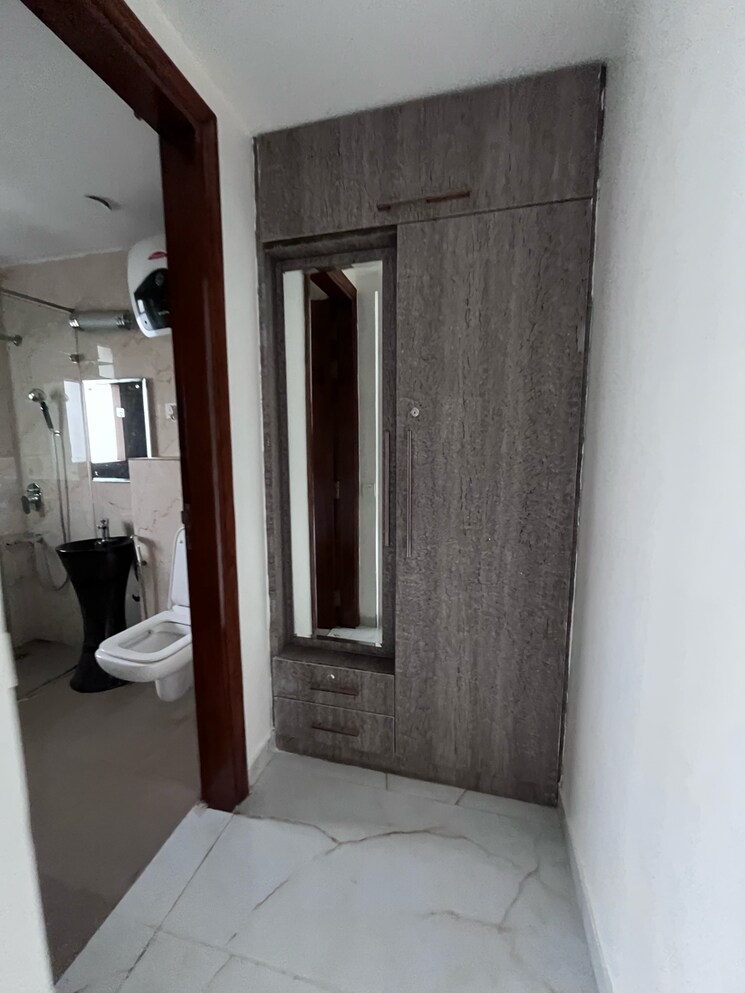 undefined, sector 27 5 Bedroom 3900 Sq.Ft. Builder Floor In Sector 27 Gurgaon 8920737