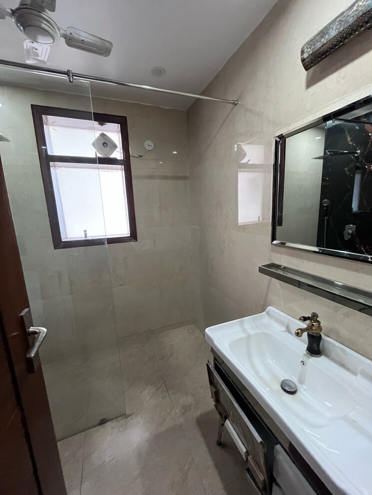 Kitchen, sector 27 5 Bedroom 3900 Sq.Ft. Builder Floor In Sector 27 Gurgaon 8920737