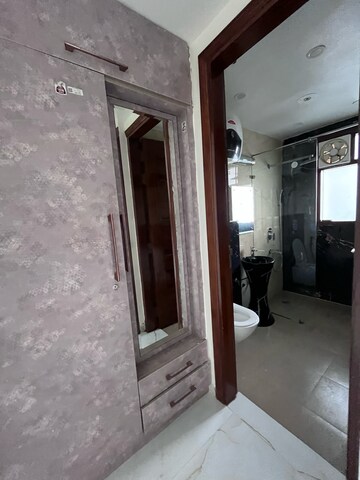 Building Lobby in 5 BHK Builder Floor at Sector 27 – for Rent