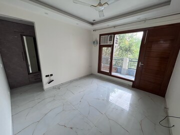 Room in 5 BHK Builder Floor at Sector 27 – for Rent