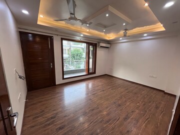 5 BHK Builder Floor For Rent in Sector 27