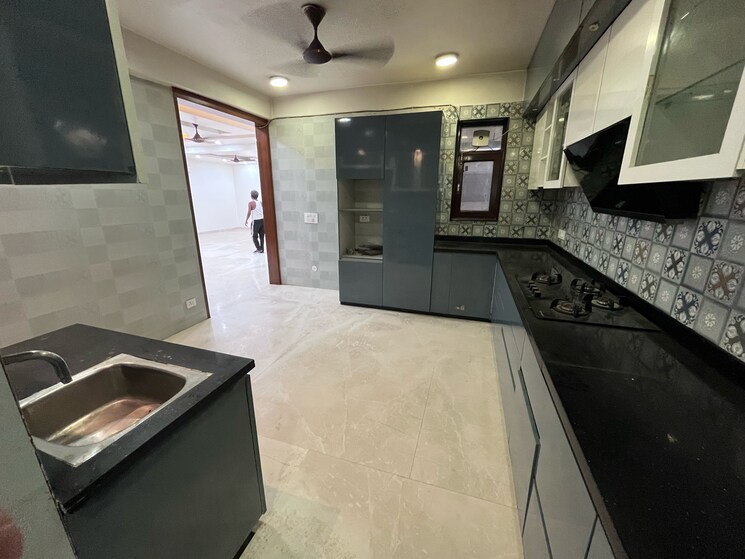 Kitchen, sector 27 5 Bedroom 3900 Sq.Ft. Builder Floor In Sector 27 Gurgaon 8920737