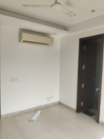 Room in 3 BHK Builder Floor at Sarvodaya Enclave – for Rent