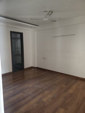 Room in 3 BHK Builder Floor at Sarvodaya Enclave – for Rent