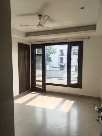 Room in 3 BHK Builder Floor at Sarvodaya Enclave – for Rent