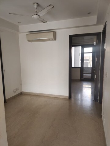 Room in 3 BHK Builder Floor at Sarvodaya Enclave – for Rent