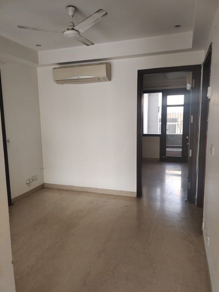 Room, sarvodaya enclave 3 Bedroom 200 Sq.Yd. Builder Floor In Sarvodaya Enclave Delhi 8920727