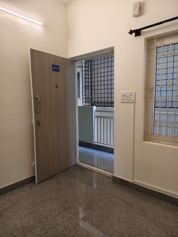 Room in 1 BHK Apartment at Halasuru – for Rent
