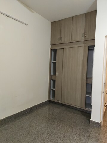 Room in 1 BHK Apartment at Halasuru – for Rent