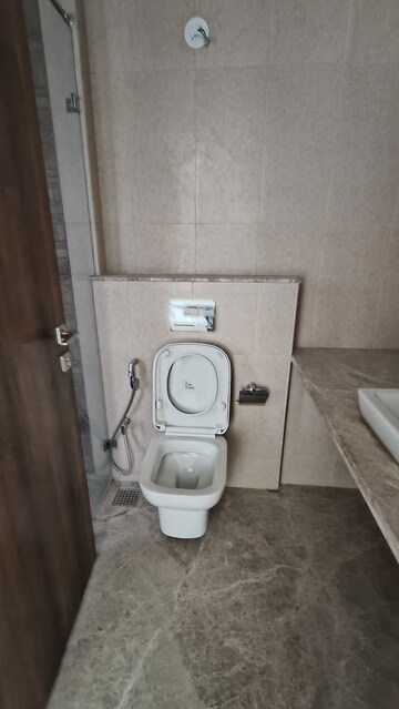 Attached Bathroom in 3 BHK Apartment at Peninsula Salsette 27, Byculla – for Sale