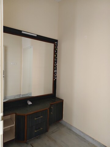 Furnished Amenities in 3 BHK Builder Floor at Halasuru – for Rent